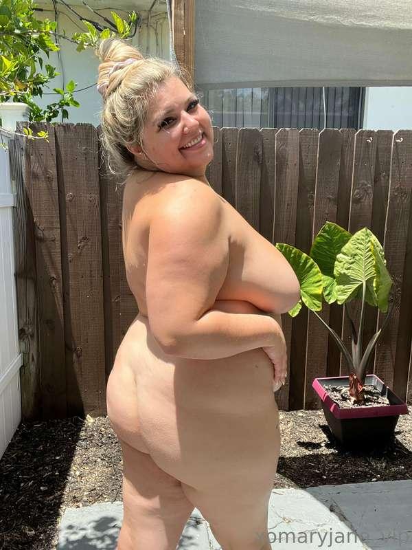 How do I look from the back, daddy?😜💦