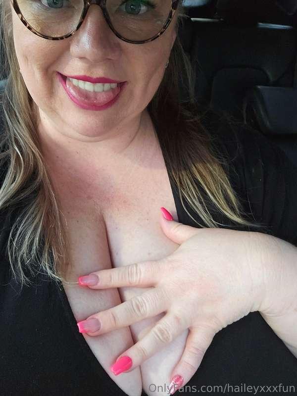 I got my nails done..loving the pink..