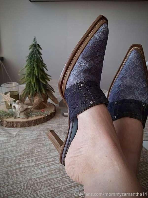 After a long day in these shoes 🤤