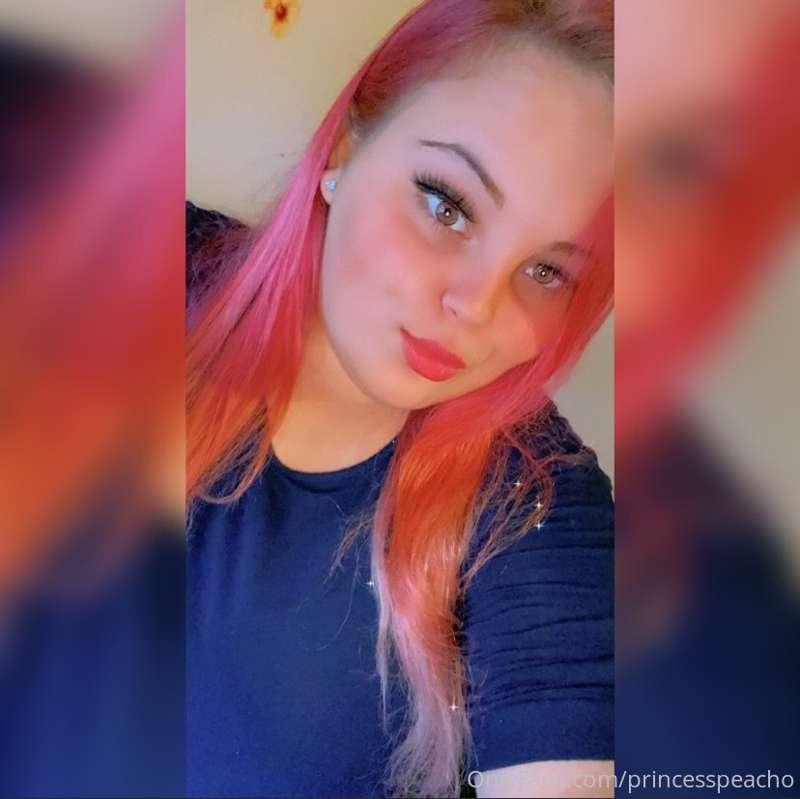 Would you cum all over my pretty face? 🥰💦