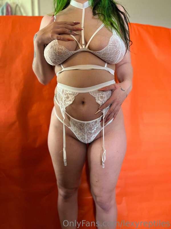Whoever keeps buying off my amazon wishlist keep it going xo..