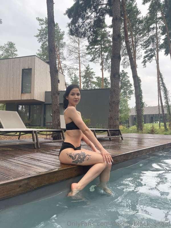 The water is gentle, but only your embrace can truly warm 💋💕