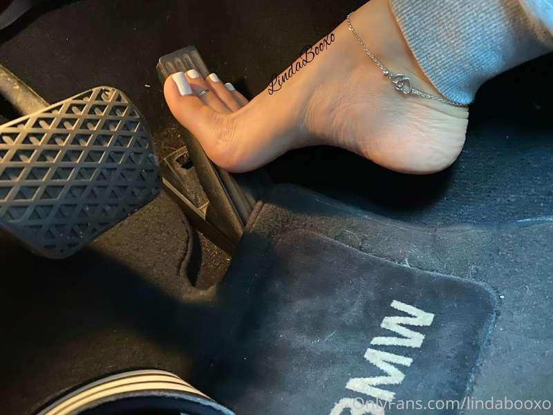 Pedal pumping feet🚗