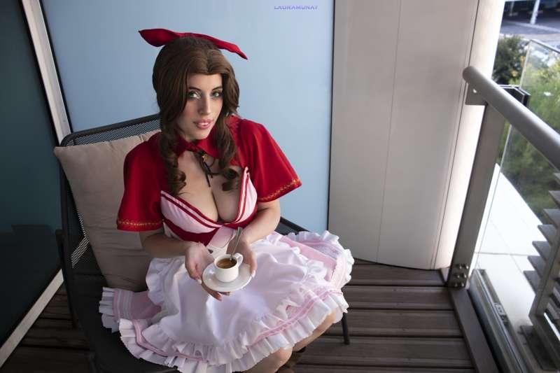 Aerith maid cosplay