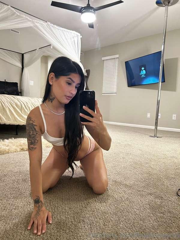 She’s ready to cum for you on LIVE NOW 💦 @amiramoonxo she’s ..
