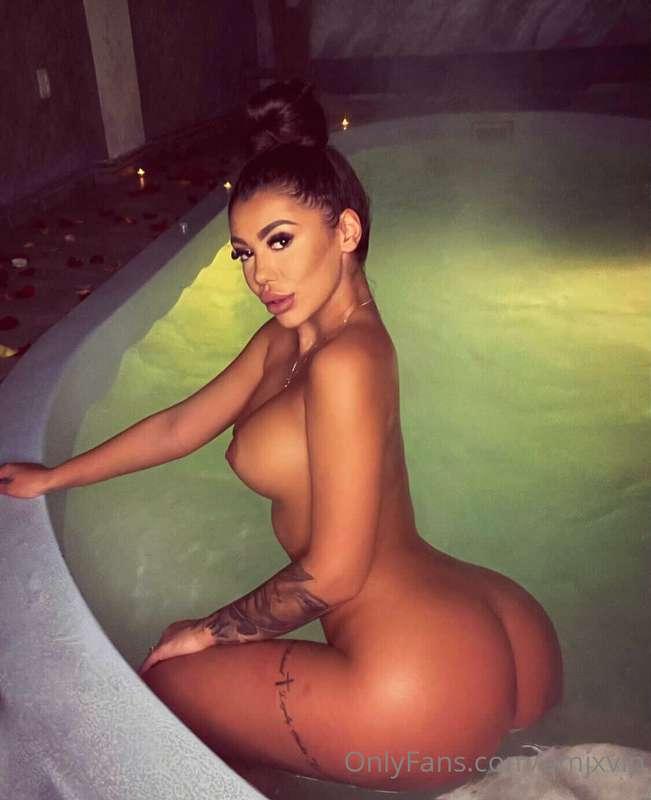 Wet girl💦🤭