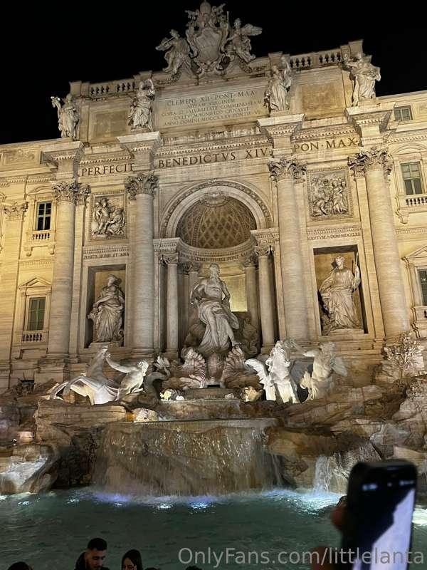 Rome is so beautiful! Getting a taxi back to my hotel and wi..