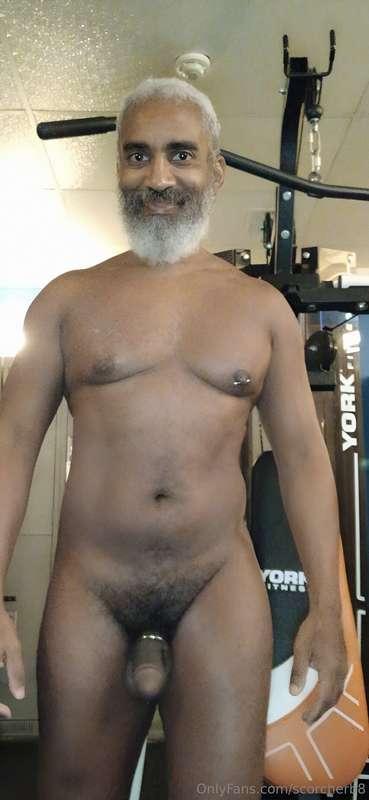 Tummy Tuesday!#beard #musculardaddy #gay #feet #gaycruising ..