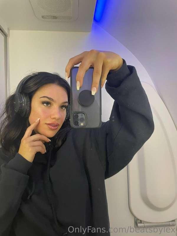 ✈️