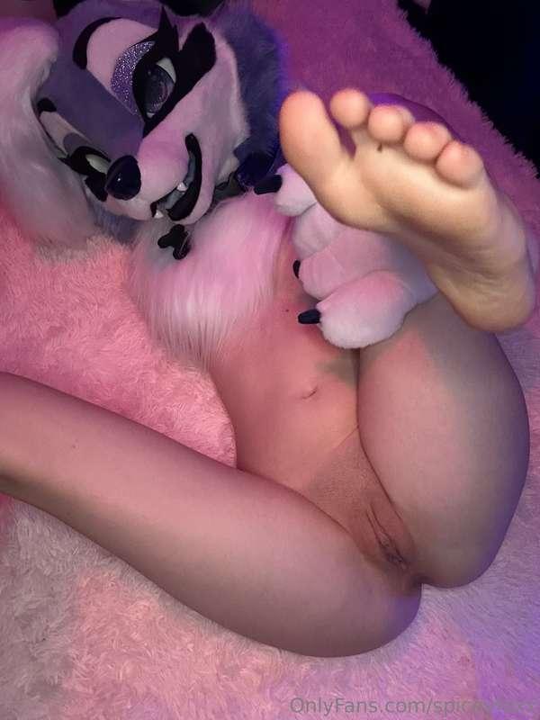 Toesies 👀