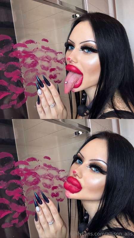 Check out my new swollen lips kissing video💋💉