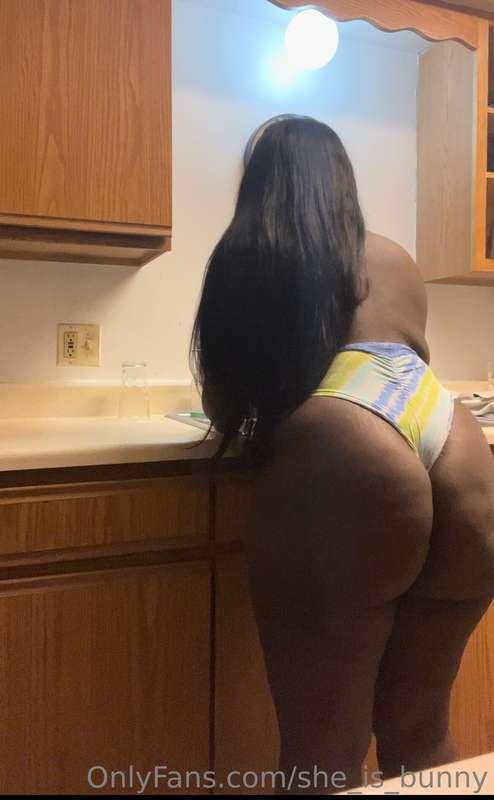 💋💋💋Would you enjoy watching your girlfriend wash dishes whil..