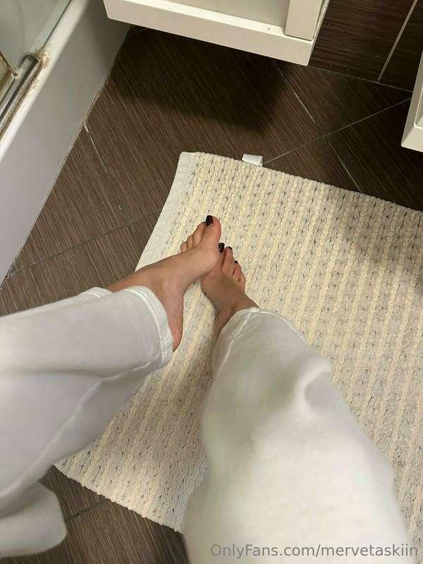 💅🏻🦶