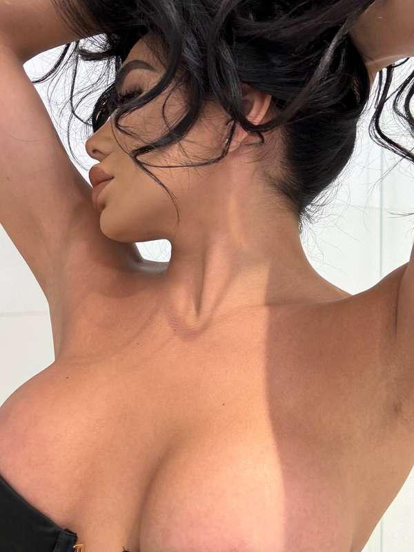 I’m in the mood to be naughty… How about you? 😘