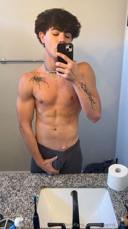 alright guys here's another hottie u all should check out 😚 ..