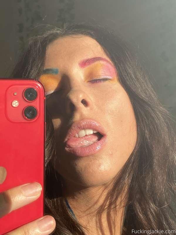 Head over to @jacquelineohh for my xxx content 🥳🤩