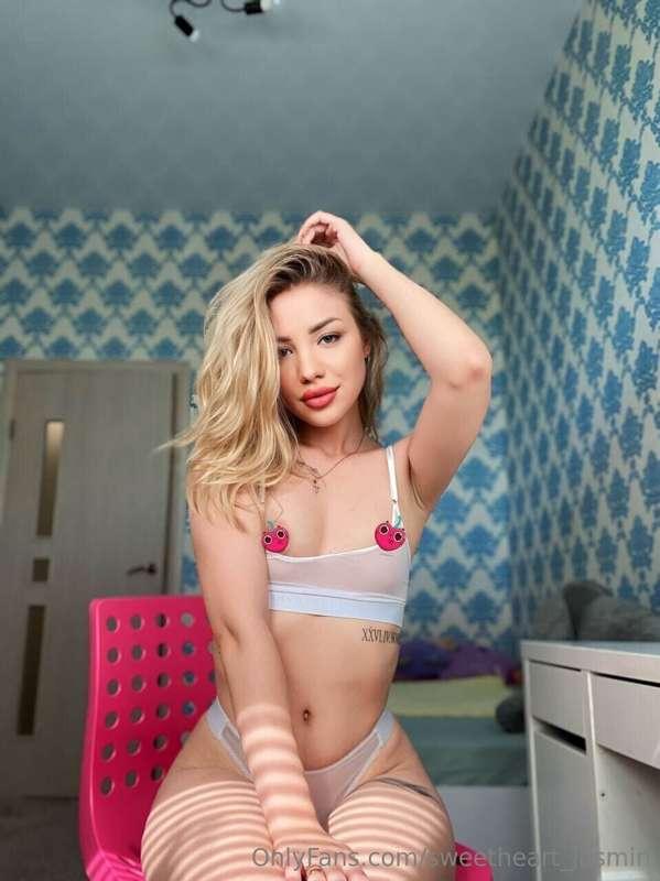 ## @kate_kk22 💋
Would you like me to personally autograph yo..