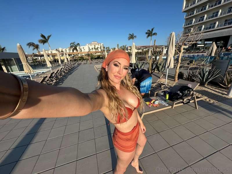 Out here shooting something sexy for - YOU 😇