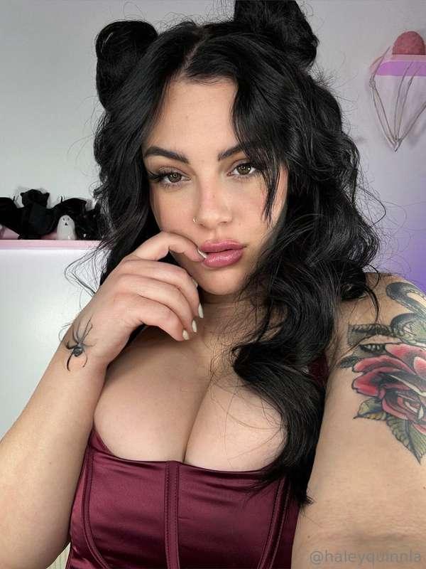 ## 𝙔𝙤𝙪 𝙟𝙚𝙧𝙠𝙞𝙣𝙜 𝙩𝙤 𝙢𝙚 𝙢𝙖𝙠𝙚𝙨 𝙢𝙚 𝙃𝙊𝙍𝙉𝙔 𝘼𝙎 𝙃𝙀𝙇𝙇 😈🖤