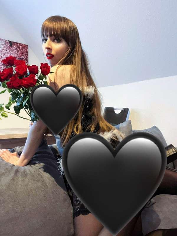 Wanna come over?🌹🖤