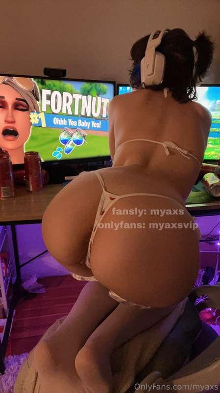 did i download the wrong game..? more pictures on my vip pag..