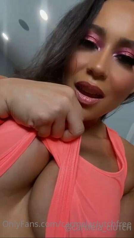 Your big hard cock fits well in between my tits 😈👅