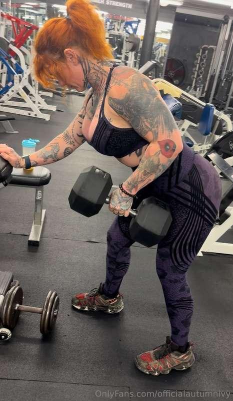 **SFW Workout Wednesday - BACK DAY!** Tips are appreciated -..