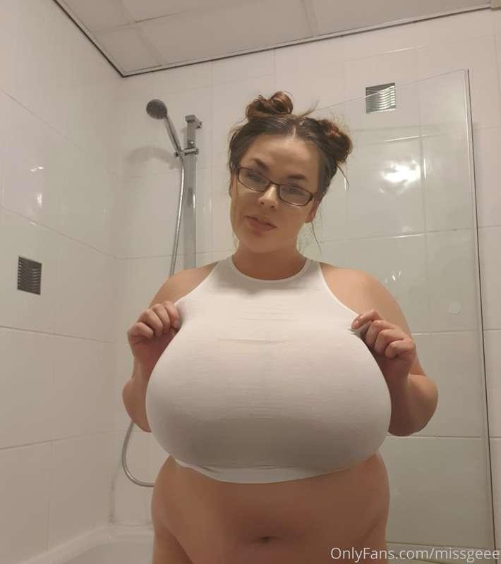 Tight top happy meeeee