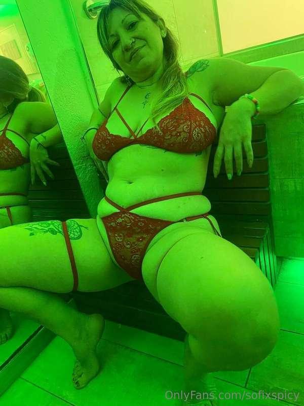 @baby_luv19  @baby_luv19 @baby_luv19  @baby_luv19 SEXY MILF ..