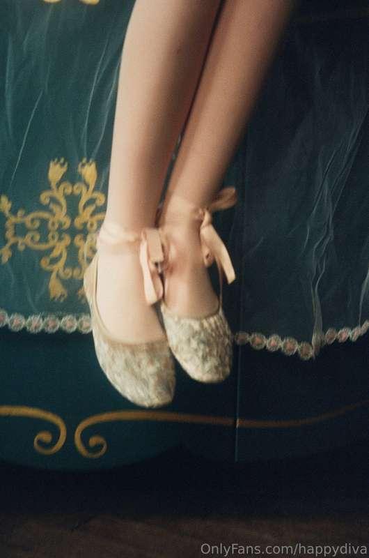 The aesthetics of women's feet is a topic that is often asso..