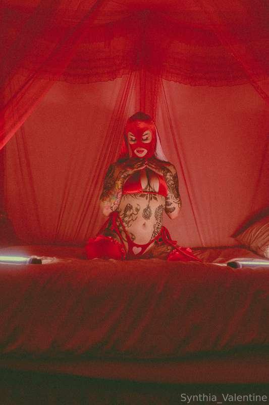 Happy Halloween month! Let's paint the town red~