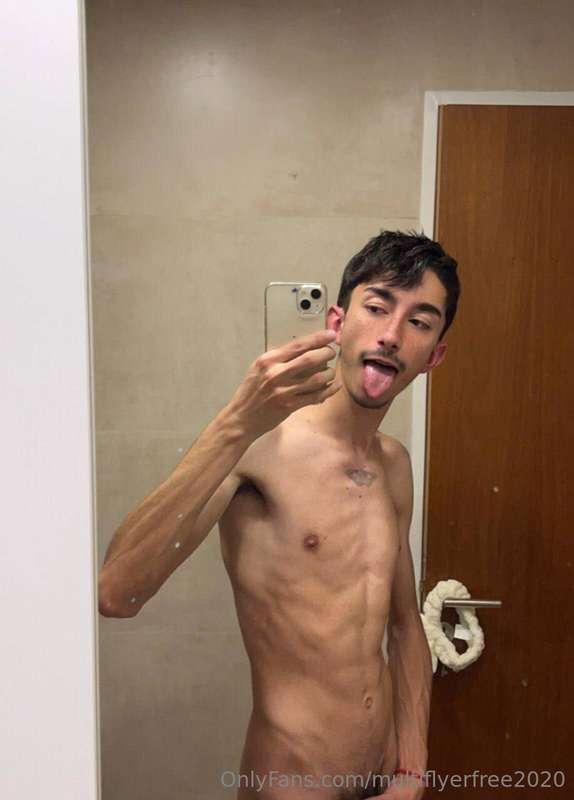 🚨FREE PAGE🚨My Argentinian friend @franchutwink has a very ho..