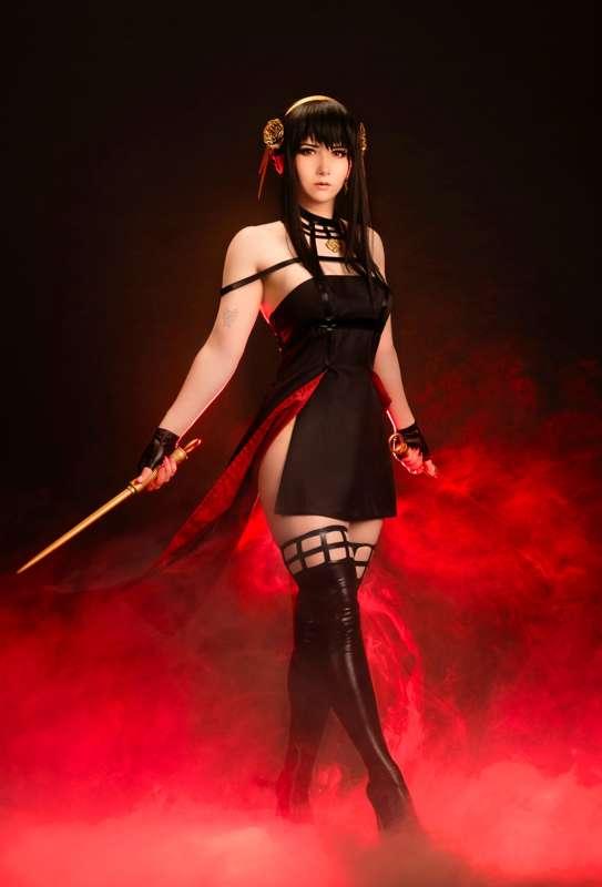 IT’S YOR FORGER!! 🌹🖤🔪