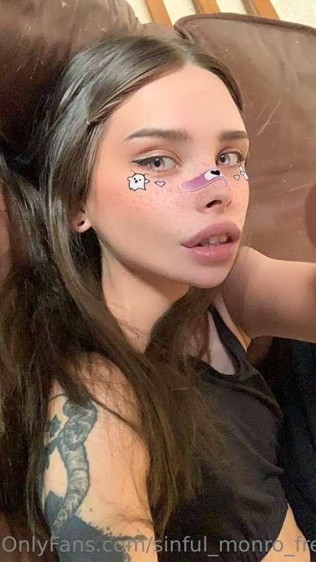 Text her 👉@karolina_mew , she's online right now 🔞

Lick me ..