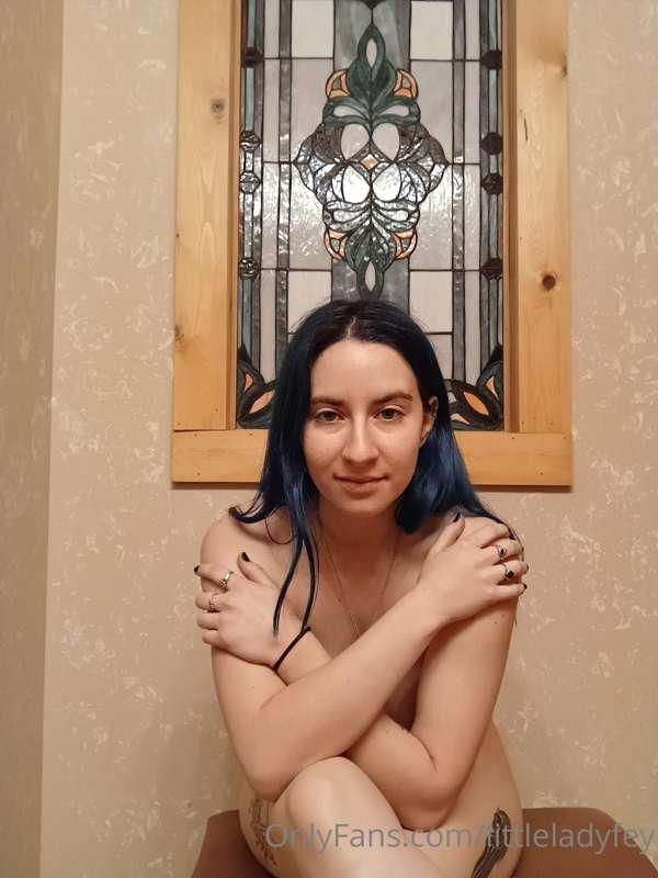 Luxe airbnb bathroom part 2, and lemme just say that I would..