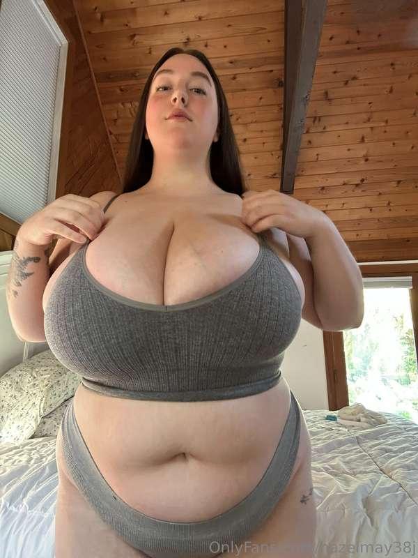 Ready to get down on your knees and worship this body? Let m..