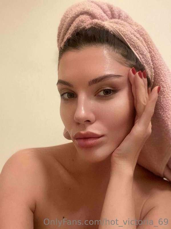 Going to have fun after the shower😈 write to DM, who's with ..