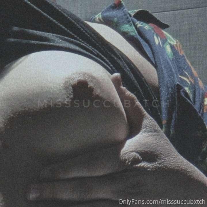 detailed nip ;0

hope your day is going smoothly (: