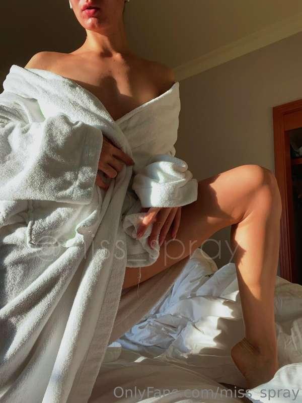 Cozy warm morning ❣️

Take a look what is under my robe 😏