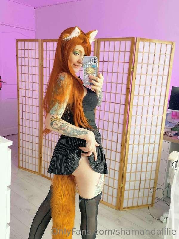 I know how much you want to see what's under that skirt 🙈