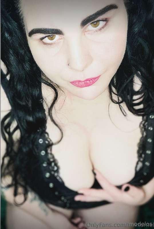 **@Nokturnel OnlyFans!** 🍒🍒🍒

♦️ | Gothy gamer girl with an ..