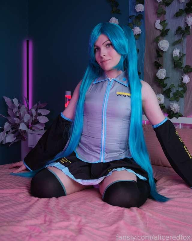 aliceredfox image #3