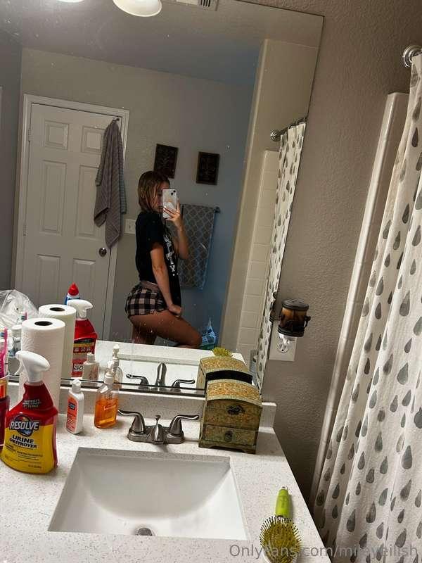 I'm a hopeless romantic with a dirty mind 😈😈 