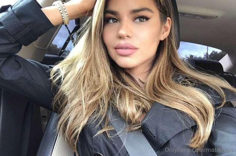 Bored in the car DM me 😇