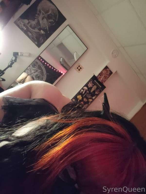 😈