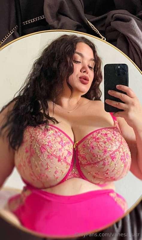 Would you describe me as curvy, thick, or a bbw?🥵