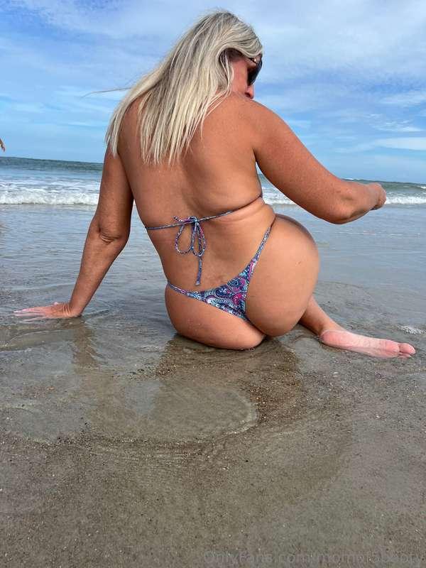 momof5booty image #36
