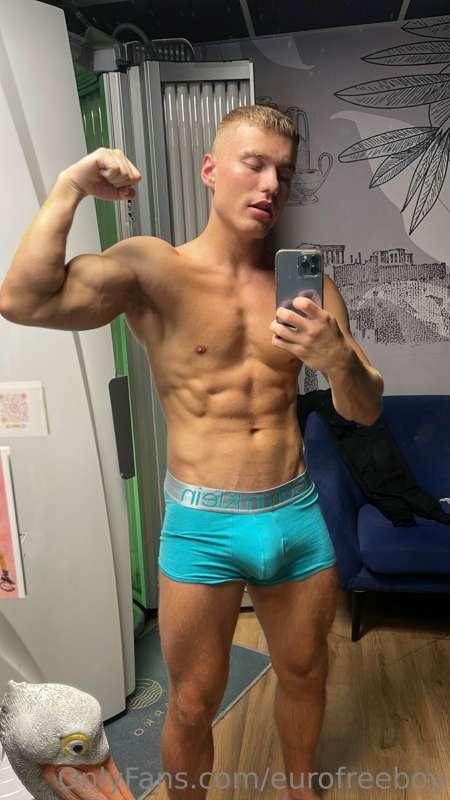 Tan time😜 @emmetcharm
