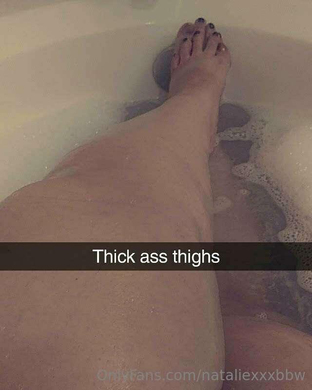 Thick thighs & pretty toes