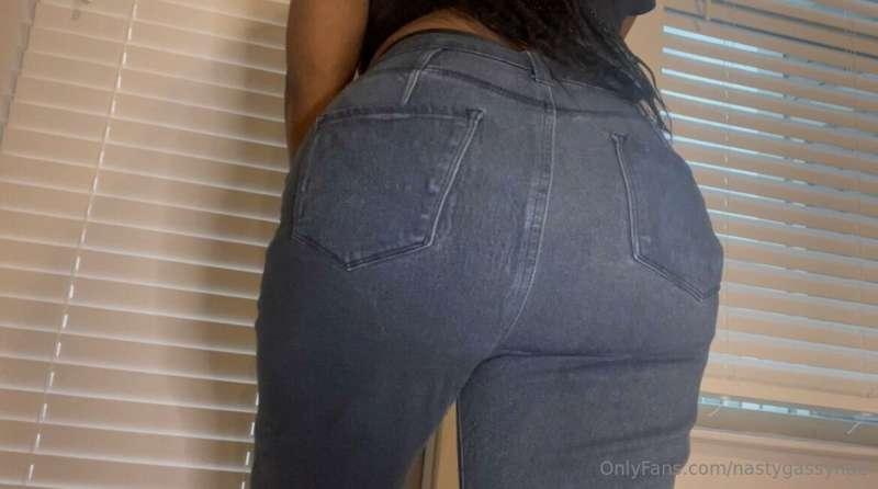 The force of these Jean farts were pressure! They smelt terr..
